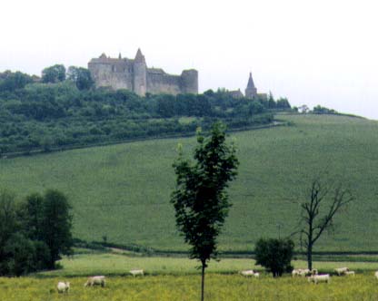 chateau3.jpg (18k)
